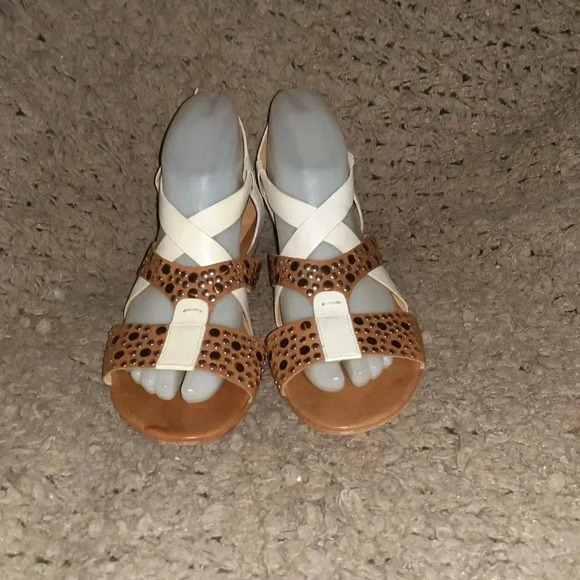 ZINDA-Tan/White Leather w/Bronze & Copper Studs-Buckle Sandals-Sz 37-Excellent - Picture 3 of 7